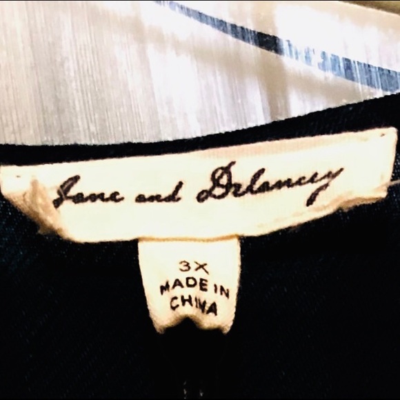 DONATED Tunic-Bell Sleeves, Plaid - Picture 6 of 7